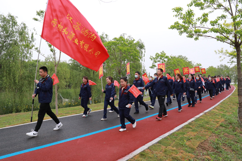 20210512湯溝酒業(yè)參加灌南縣慶祝建黨100周年環(huán)碩項湖健步走活動-(2)