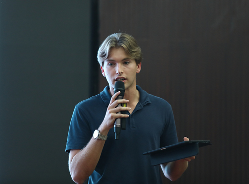 07c9ab43-e9d3-4a49-bfe4-13e05c0d9556