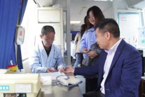 湯溝酒業(yè)組織向祖國華誕獻禮無償獻血活動